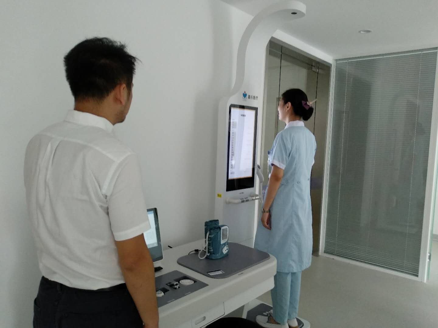 康養(yǎng)社區(qū)中的健康管理設(shè)備有哪些？健康一體機(jī)適合康養(yǎng)社區(qū)嗎？